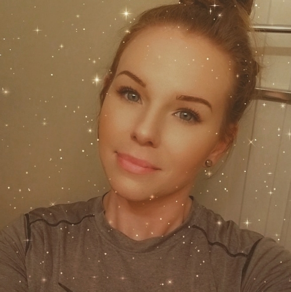 Meet your Posher, Miss Leslie - Picture 3 of 4